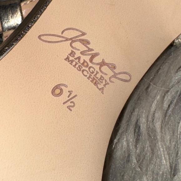 Jewel by Bailey Mischka Raina T-Strap Block Heel Evening Shoe Metallic Size 6.5 - Picture 8 of 9